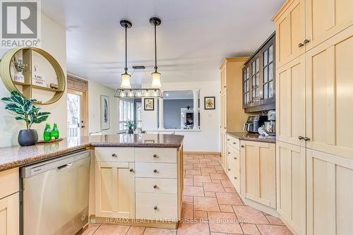 2892 Arlington Drive, Oakville, ON - Indoor Photo Showing Kitchen