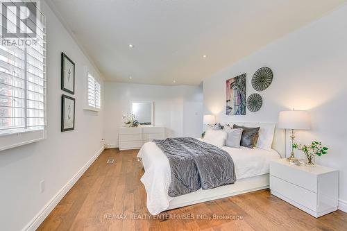 2892 Arlington Drive, Oakville, ON - Indoor Photo Showing Bedroom