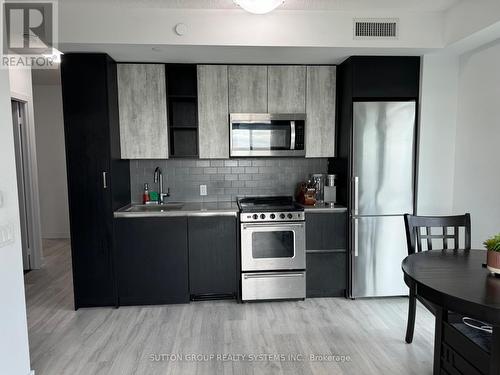 804 - 251 Manitoba Street, Toronto, ON - Indoor Photo Showing Kitchen