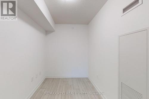 302 - 556 Marlee Avenue, Toronto, ON - Indoor Photo Showing Other Room