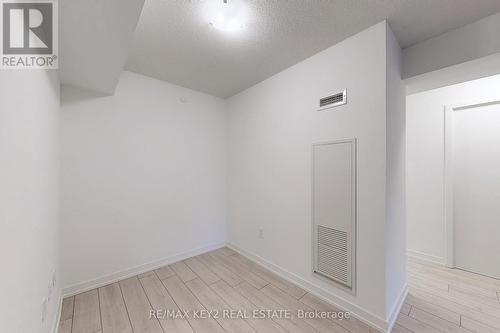 302 - 556 Marlee Avenue, Toronto, ON - Indoor Photo Showing Other Room