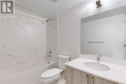 302 - 556 Marlee Avenue, Toronto, ON - Indoor Photo Showing Bathroom