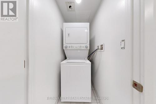 302 - 556 Marlee Avenue, Toronto, ON - Indoor Photo Showing Laundry Room