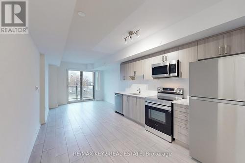 302 - 556 Marlee Avenue, Toronto, ON - Indoor Photo Showing Kitchen