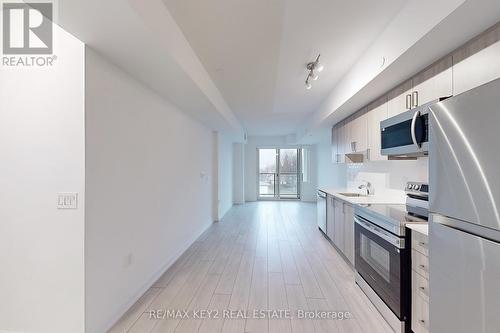 302 - 556 Marlee Avenue, Toronto, ON - Indoor Photo Showing Kitchen