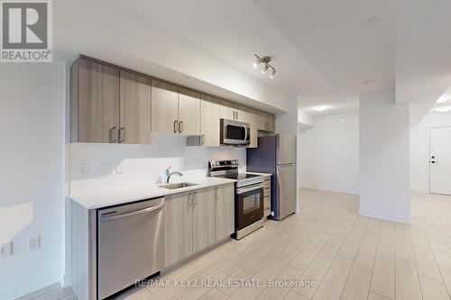 302 - 556 Marlee Avenue, Toronto, ON - Indoor Photo Showing Kitchen