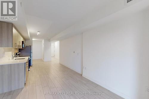 302 - 556 Marlee Avenue, Toronto, ON - Indoor Photo Showing Kitchen