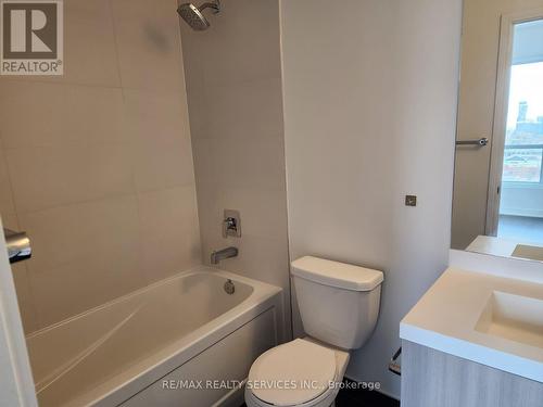 1620 - 8 Nahani Way, Mississauga, ON - Indoor Photo Showing Bathroom