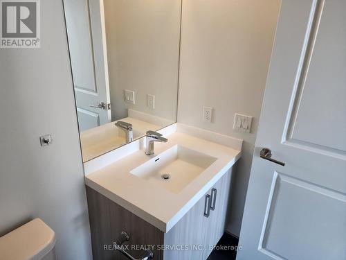 1620 - 8 Nahani Way, Mississauga, ON - Indoor Photo Showing Bathroom