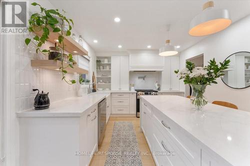 35 Chester Crescent, Halton Hills, ON - Indoor Photo Showing Kitchen With Upgraded Kitchen