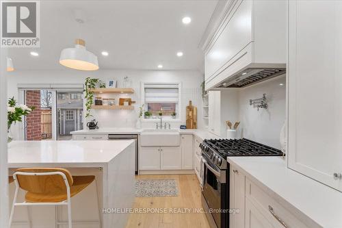 35 Chester Crescent, Halton Hills, ON - Indoor Photo Showing Kitchen With Upgraded Kitchen