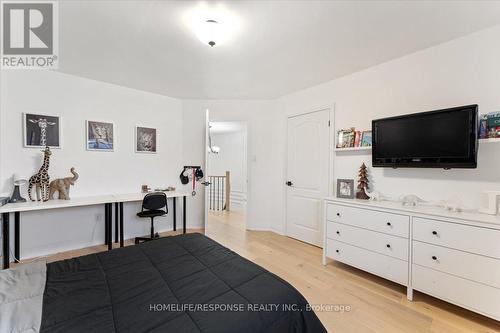 35 Chester Crescent, Halton Hills, ON - Indoor Photo Showing Bedroom