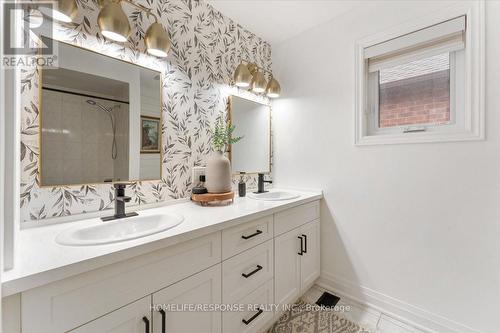 35 Chester Crescent, Halton Hills, ON - Indoor Photo Showing Bathroom