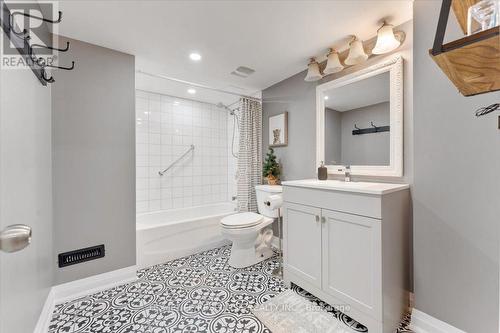 35 Chester Crescent, Halton Hills, ON - Indoor Photo Showing Bathroom