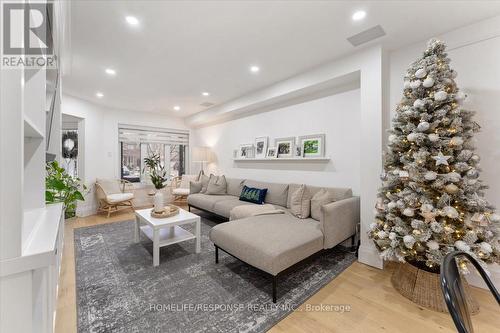 35 Chester Crescent, Halton Hills, ON - Indoor Photo Showing Living Room