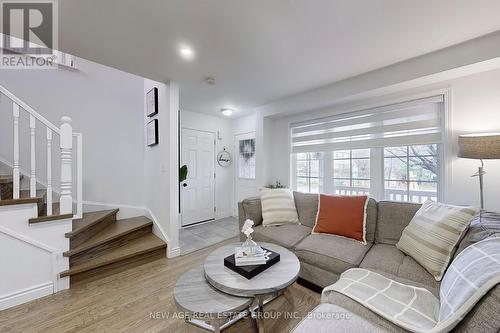 1506 Harwood Drive, Milton, ON - Indoor Photo Showing Living Room