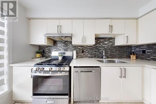 1506 Harwood Drive, Milton, ON - Indoor Photo Showing Kitchen With Double Sink With Upgraded Kitchen