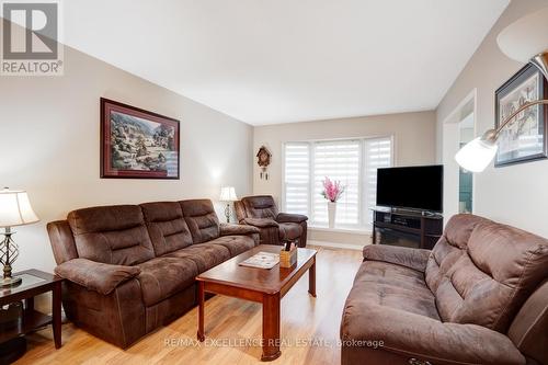 4 Brookview Road, Brampton, ON - Indoor Photo Showing Living Room