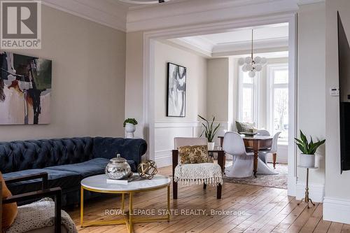 20 Peter Street, Hamilton, ON - Indoor Photo Showing Living Room