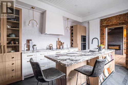 20 Peter Street, Hamilton, ON - Indoor Photo Showing Kitchen With Upgraded Kitchen