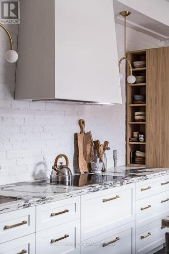 20 Peter Street, Hamilton, ON - Indoor Photo Showing Kitchen