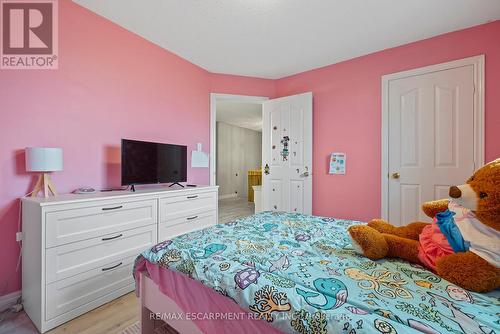 76 Redfern Avenue, Hamilton, ON - Indoor Photo Showing Bedroom