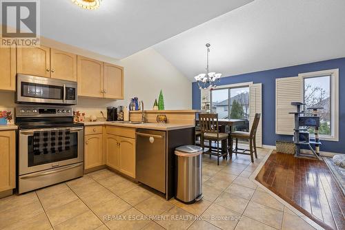 76 Redfern Avenue, Hamilton, ON - Indoor Photo Showing Kitchen