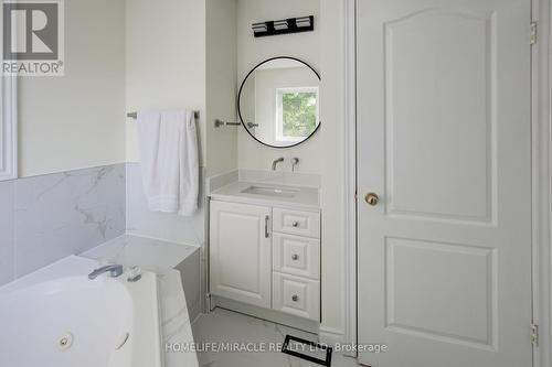 6 Resurrection Drive, Kitchener, ON - Indoor Photo Showing Bathroom