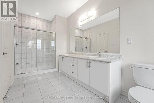 19 Lidstone Street, Cambridge, ON - Indoor Photo Showing Bathroom