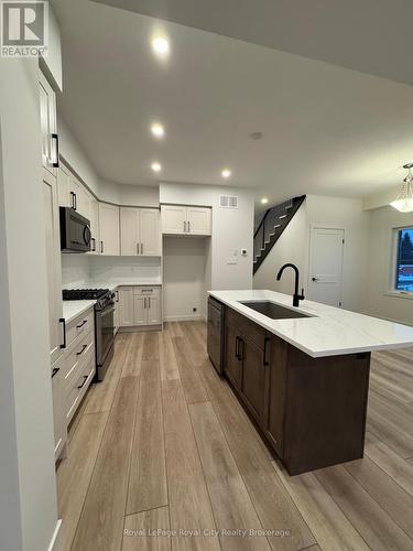 27 Fieldstone Lane, Centre Wellington (Elora/Salem), ON - Indoor Photo Showing Kitchen With Upgraded Kitchen