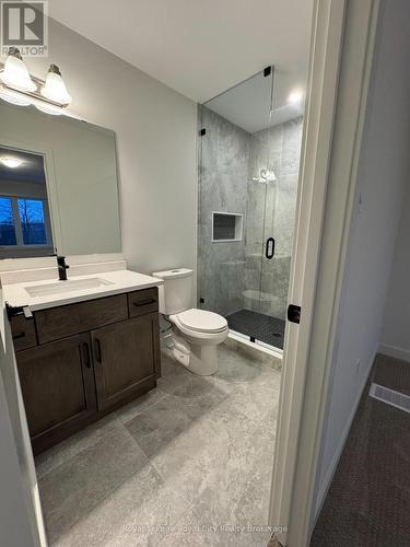 27 Fieldstone Lane, Centre Wellington (Elora/Salem), ON - Indoor Photo Showing Bathroom