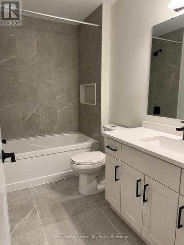 27 Fieldstone Lane, Centre Wellington (Elora/Salem), ON - Indoor Photo Showing Bathroom