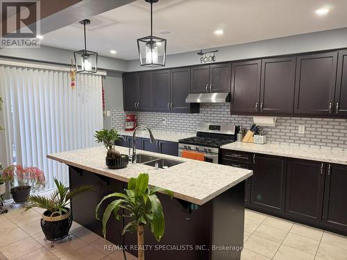 42 Arbourview Cres, Kitchener, ON - Indoor Photo Showing Kitchen With Double Sink With Upgraded Kitchen