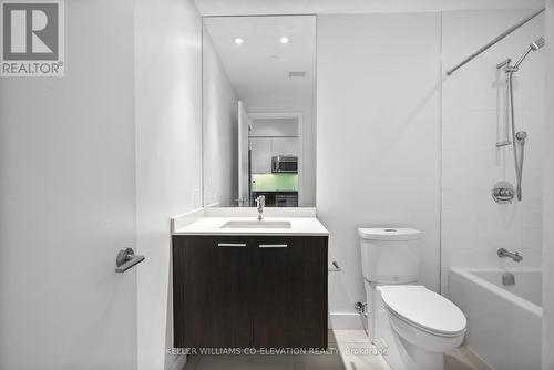 403 - 1075 Queen Street E, Toronto, ON - Indoor Photo Showing Bathroom