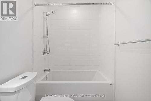 403 - 1075 Queen Street E, Toronto, ON - Indoor Photo Showing Bathroom