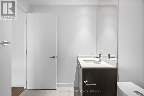 403 - 1075 Queen Street E, Toronto, ON - Indoor Photo Showing Bathroom