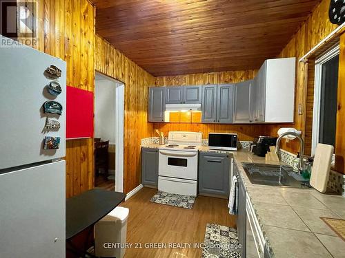 493 Drew Street, Oshawa, ON - Indoor Photo Showing Kitchen