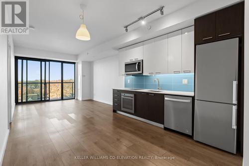 703 - 109 Vaughan Road, Toronto, ON - Indoor Photo Showing Kitchen