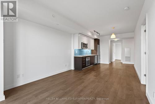 703 - 109 Vaughan Road, Toronto, ON - Indoor Photo Showing Kitchen