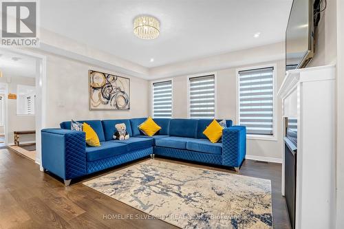 91 Kilpatrick Court, Clarington, ON - Indoor Photo Showing Living Room