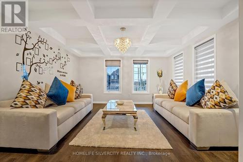 91 Kilpatrick Court, Clarington, ON - Indoor Photo Showing Living Room