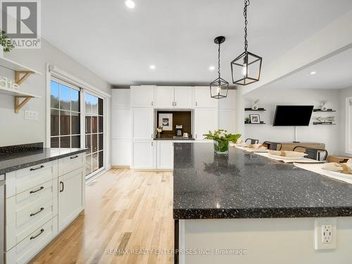 35 Wasslow Avenue, Georgina, ON - Indoor Photo Showing Kitchen