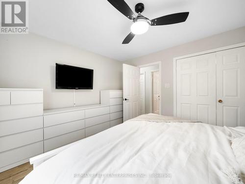 35 Wasslow Avenue, Georgina, ON - Indoor Photo Showing Bedroom