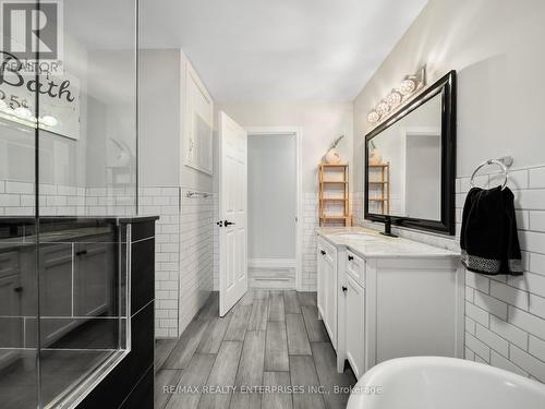 35 Wasslow Avenue, Georgina, ON - Indoor Photo Showing Bathroom