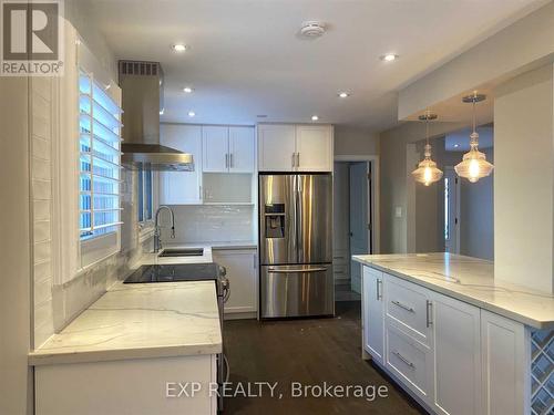 60 Coventry Court, Richmond Hill, ON - Indoor Photo Showing Kitchen