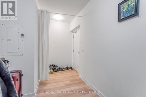 605 - 210 Simcoe Street, Toronto, ON - Indoor Photo Showing Other Room