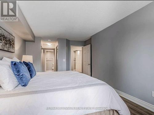 504 - 325 Webb Drive, Mississauga, ON - Indoor Photo Showing Bedroom