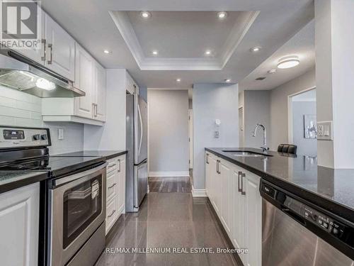 504 - 325 Webb Drive, Mississauga, ON - Indoor Photo Showing Kitchen With Upgraded Kitchen