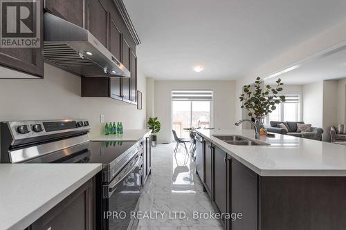 15 Eberly Woods Drive, Caledon, ON - Indoor Photo Showing Kitchen With Double Sink With Upgraded Kitchen