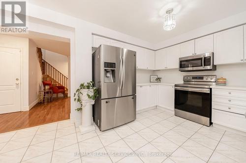 77 Crown Victoria Drive, Brampton, ON - Indoor Photo Showing Kitchen